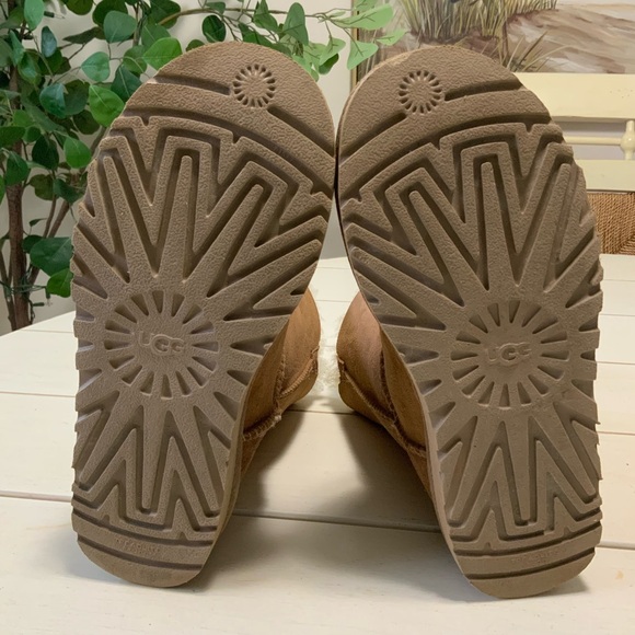 Authentic UGG Bailey short zip boots size 7 - Picture 7 of 13